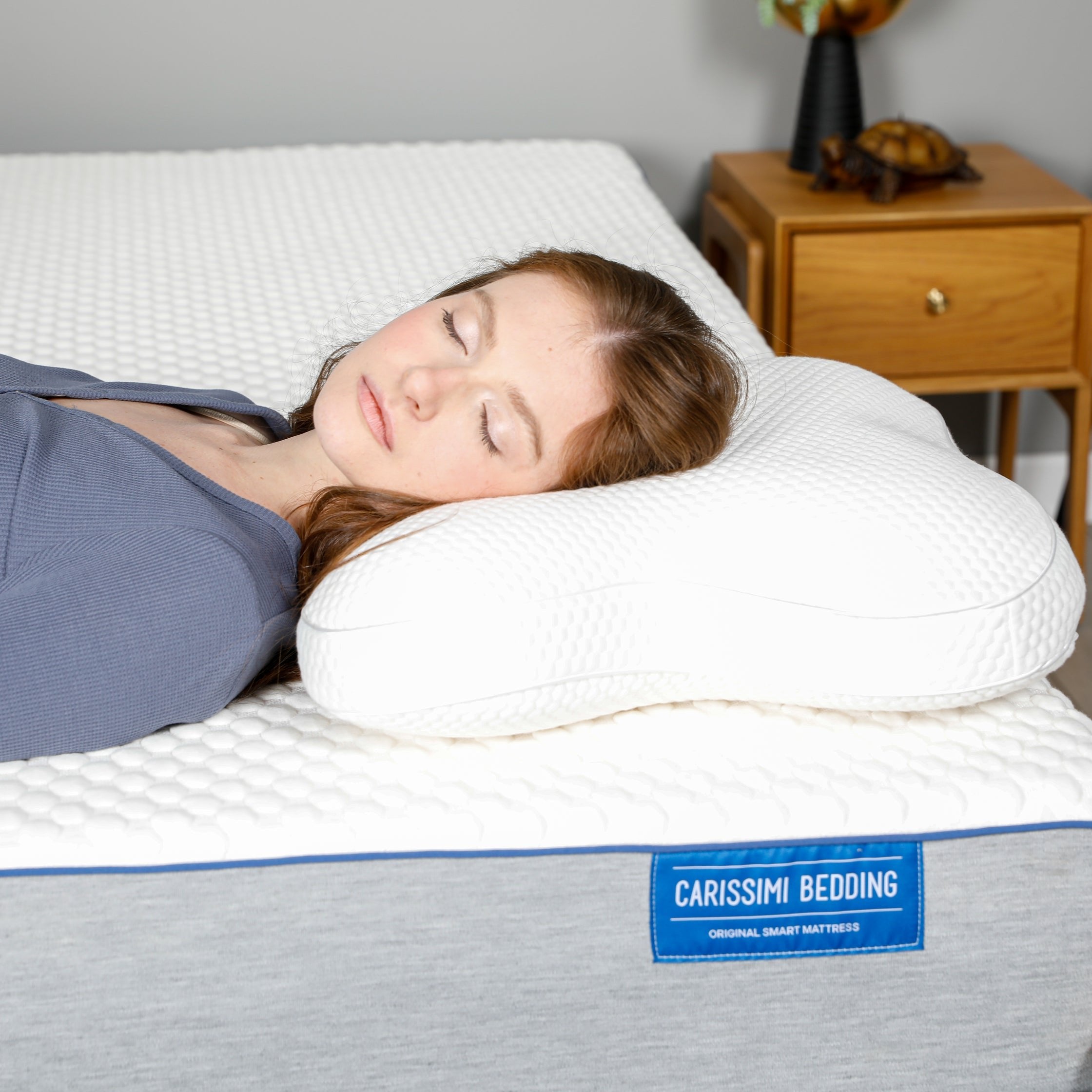 Carissimi Bedding Insomnia pagalvė – „Suraskite ramybę visur“